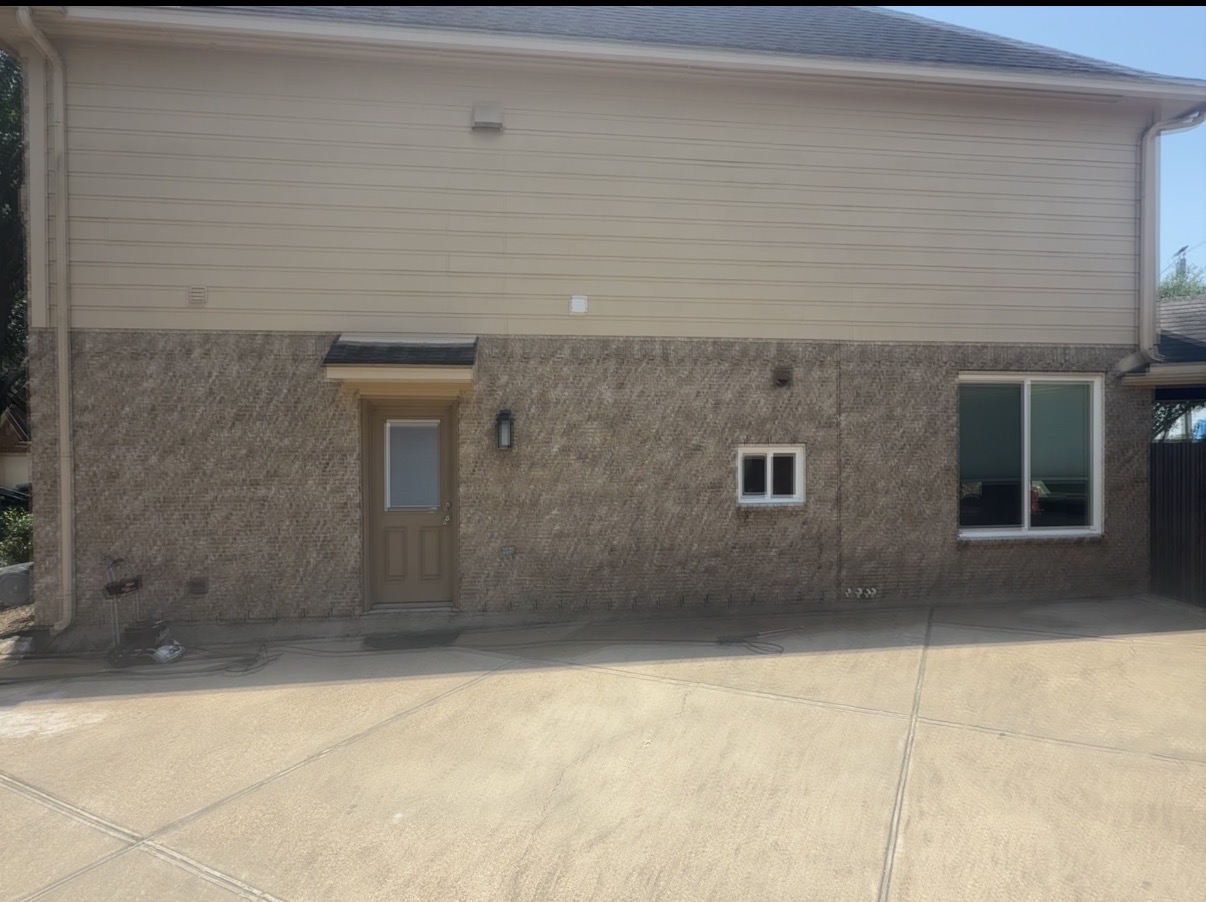 Clean house siding and brick after soft wash in Katy TX